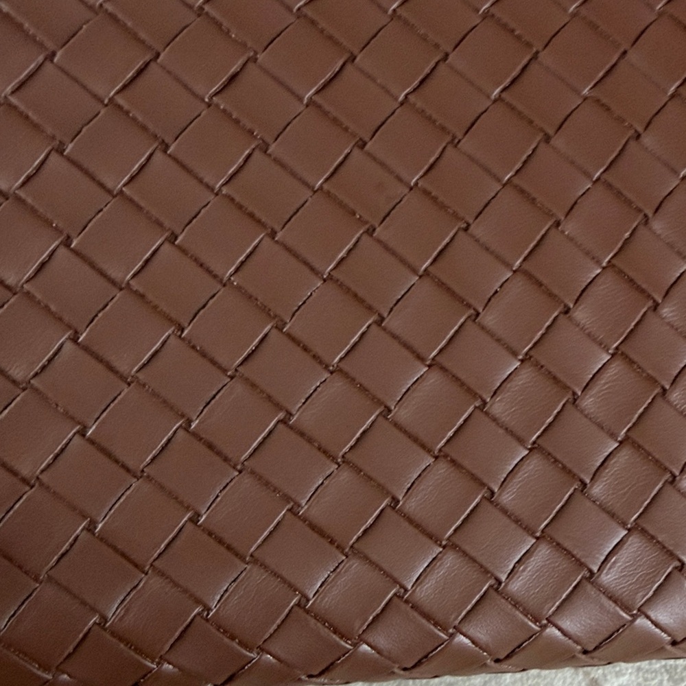 Elegant Brown Woven Chain Bag - Picture 4 of 4